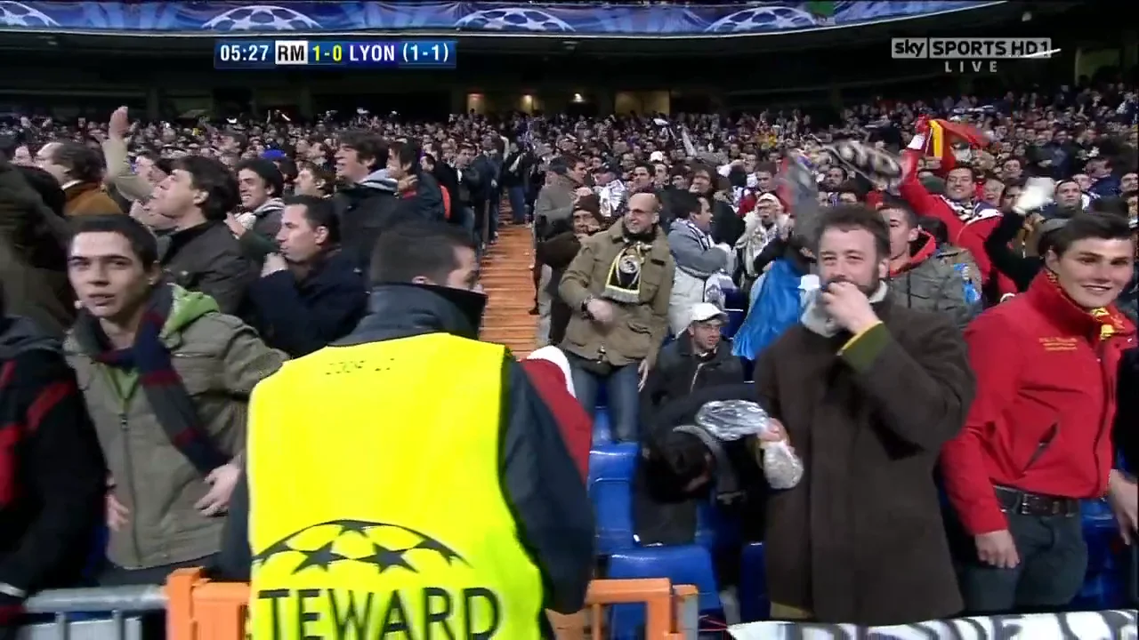 Cristiano Ronaldo Goal vs Olympique Lyon | 33 Goals in 2009/10